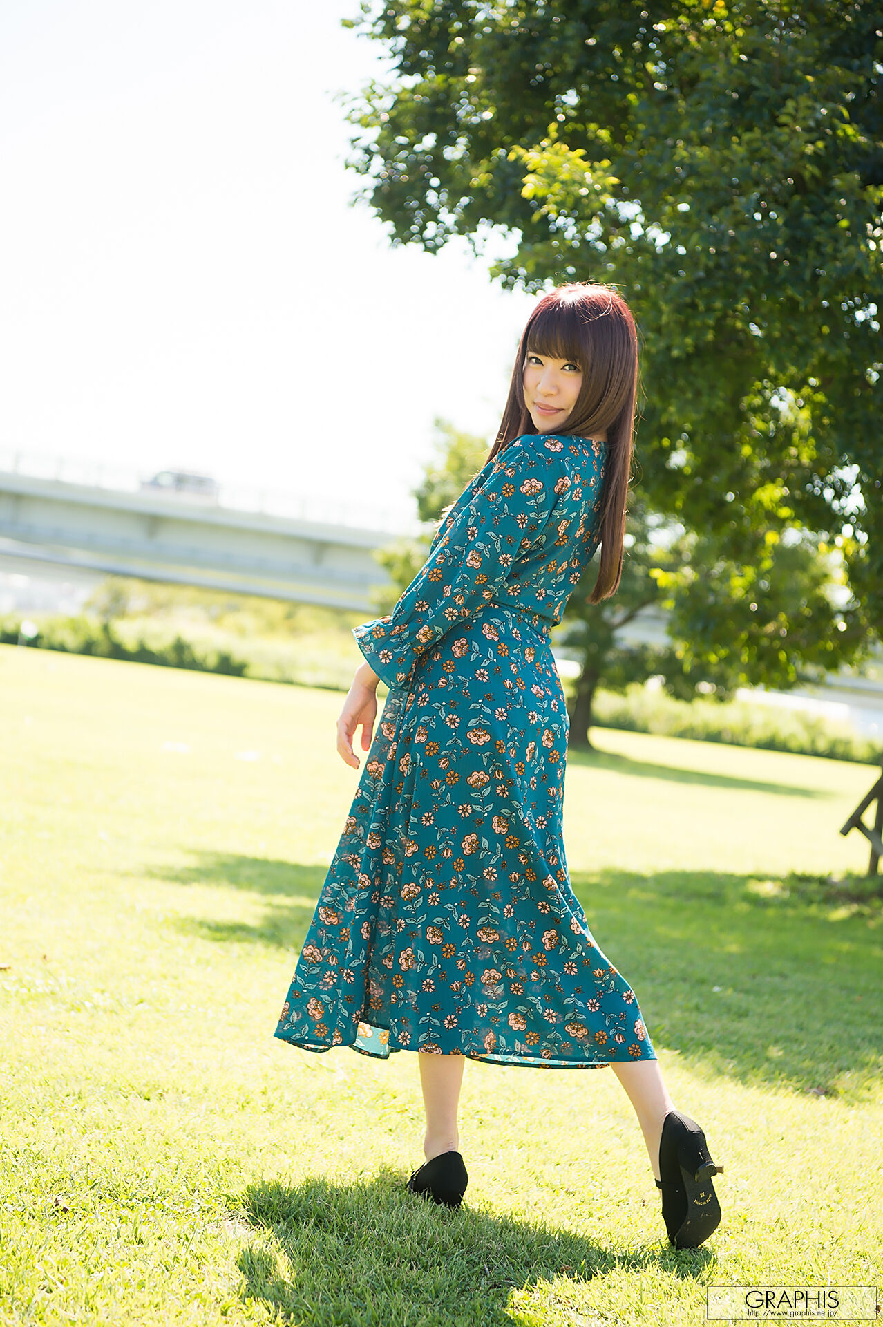 Rin Hatsumi 初美りん, [Graphis] Gals 『Look At Me』 Vol.01