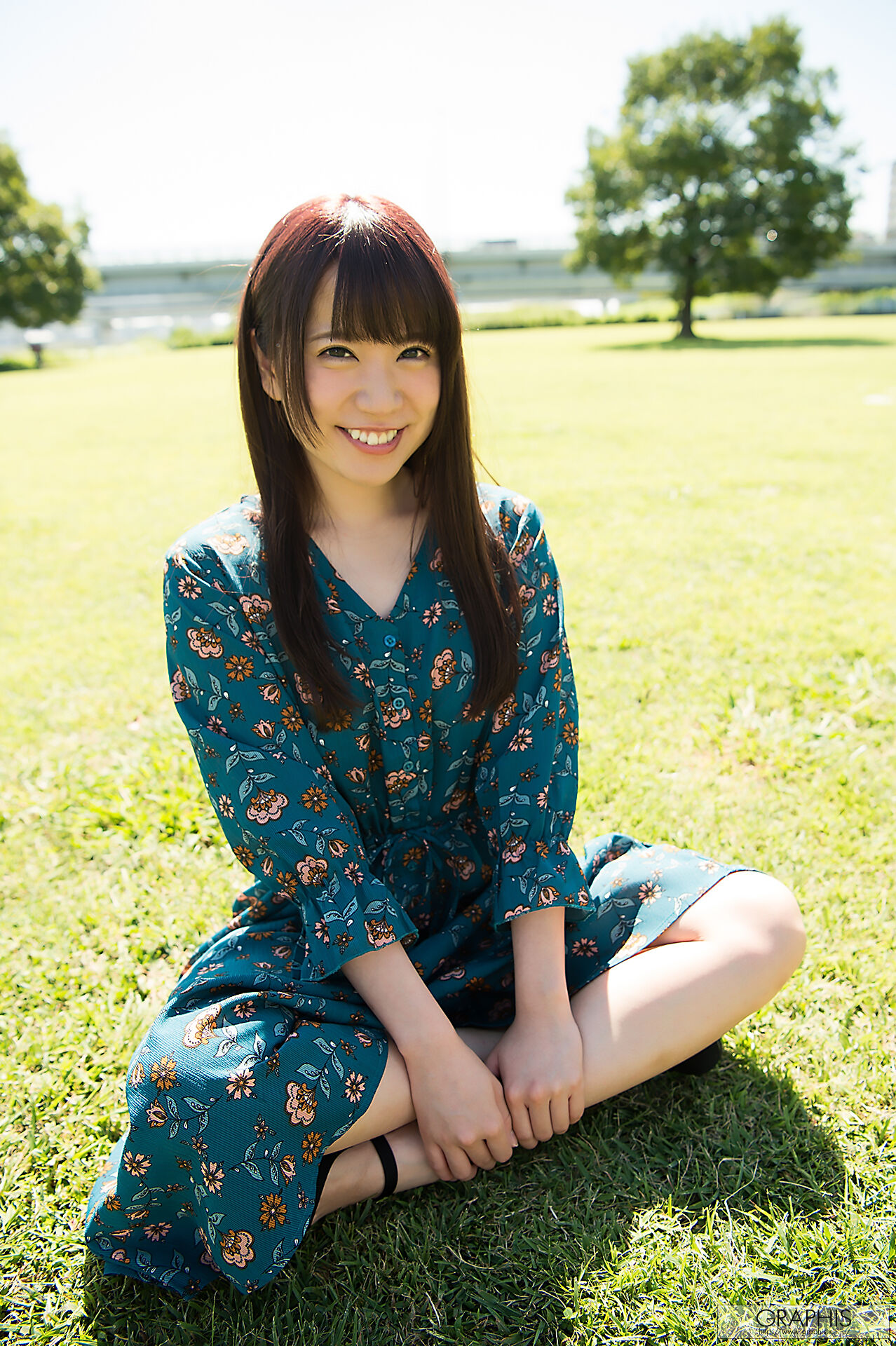 Rin Hatsumi 初美りん, [Graphis] Gals 『Look At Me』 Vol.01