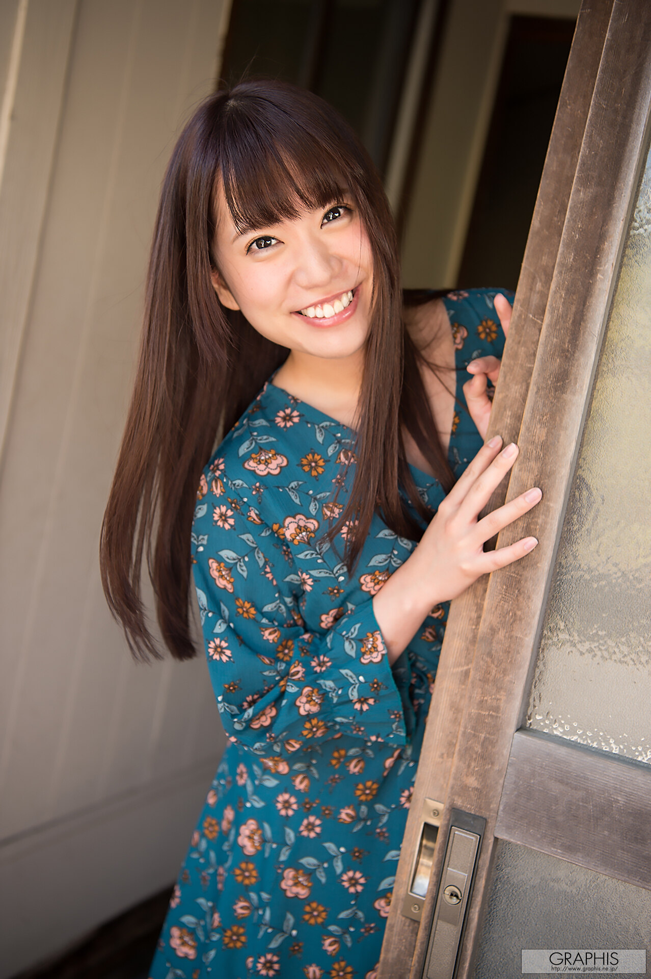 Rin Hatsumi 初美りん, [Graphis] Gals 『Look At Me』 Vol.01