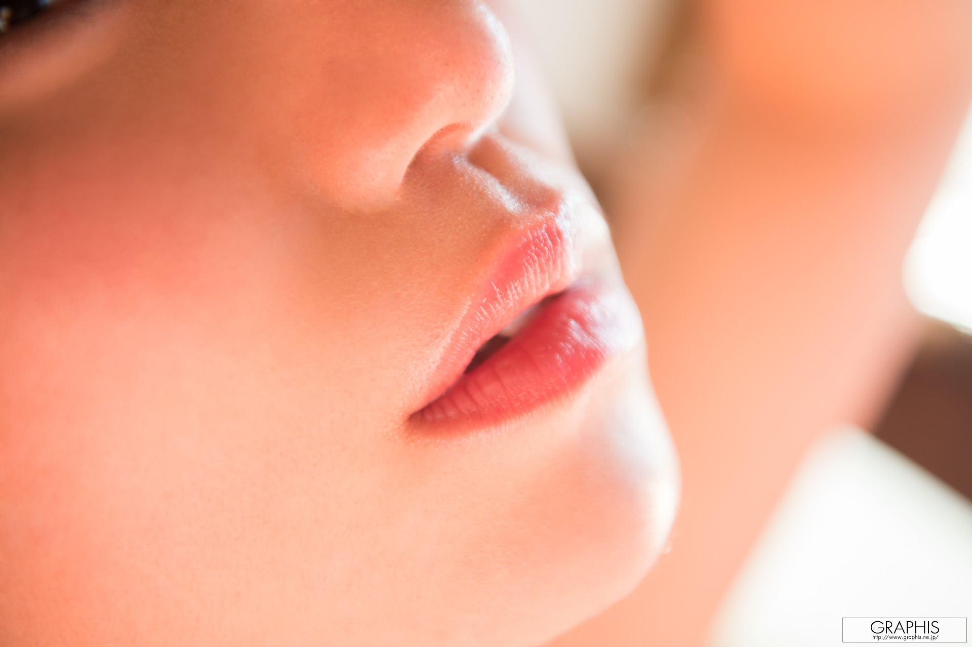 Rin Hatsumi 初美りん, [Graphis] Gals 『Look At Me』 Vol.03